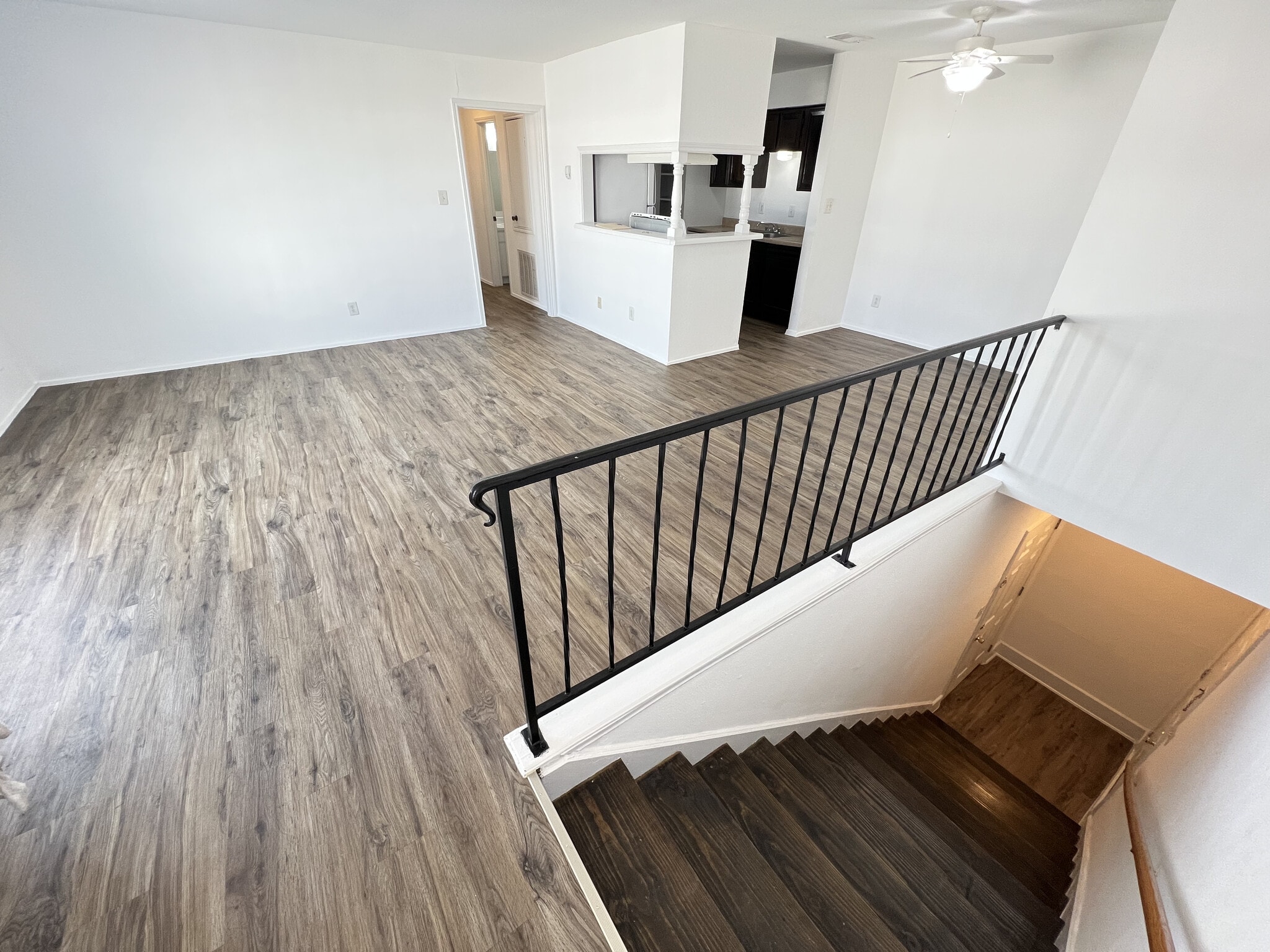 Building Photo - Pinewood Townhomes