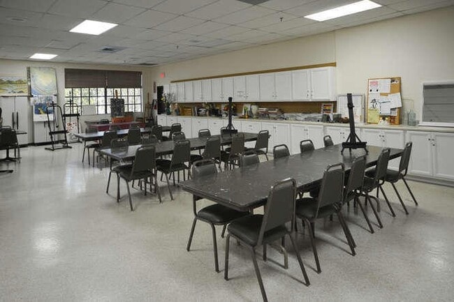 Building Photo - 55 Fanshaw Dr