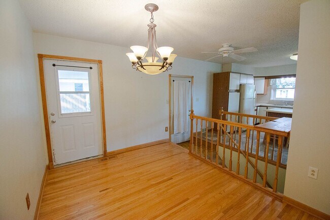 Building Photo - Charming Elton Hills Rambler with Finished Basement
