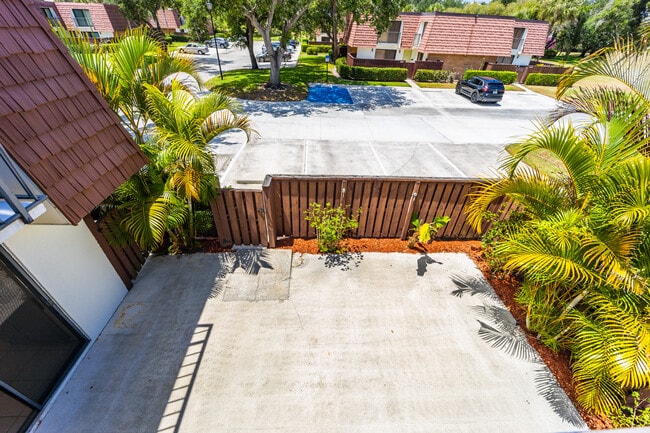 Building Photo - 3681 SW Sunset Trace Cir