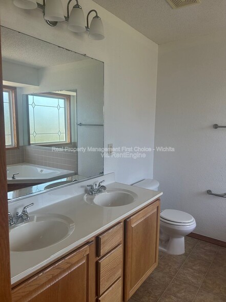 Building Photo - 10805 E Funston St
