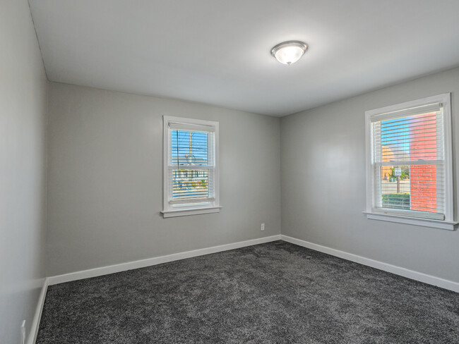 Building Photo - 1293 W Ocean View Ave