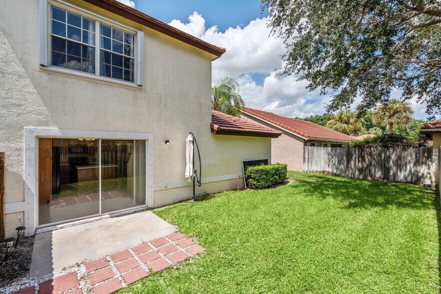 Building Photo - 12210 Dartmoor Dr