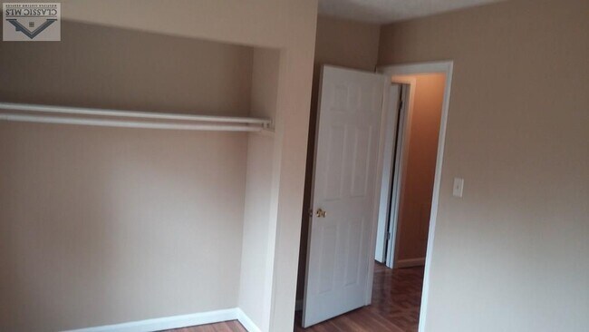 Building Photo - 150 Monty Dr