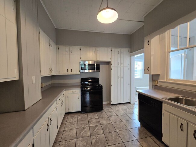 Building Photo - 1 Bedroom Northshore Apartment