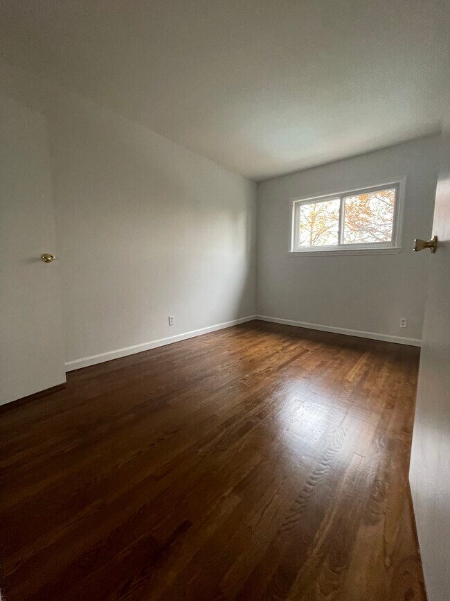 third bedroom - 2717 E 65th St