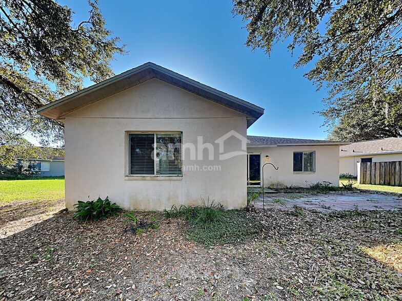 Building Photo - 422 Abigail Rd