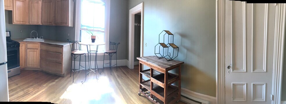 Primary Photo - 420 E Merrimack St