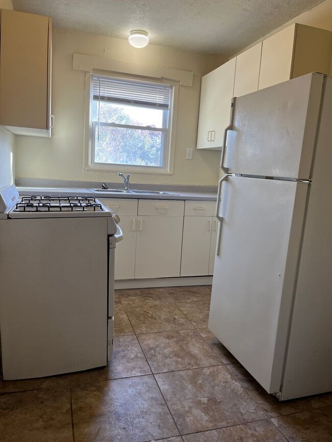 Building Photo - 414 E Lincoln Ave