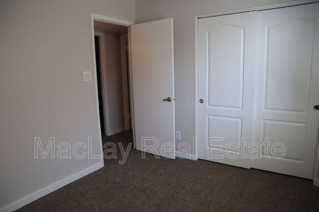 Building Photo - 5415 S Hazelton Ln