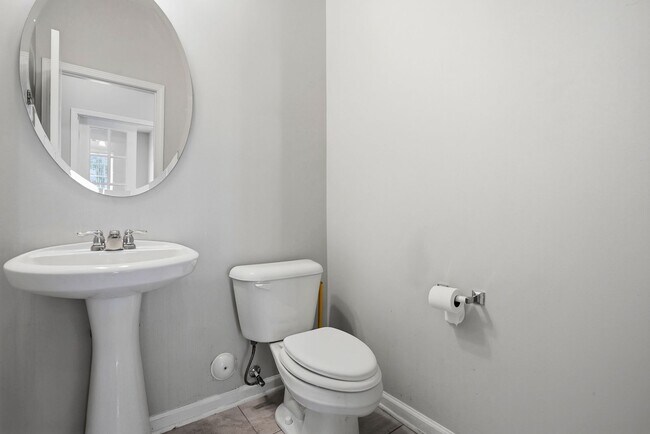 Building Photo - WAKEFIELD CORNER HOME WITH 4 BEDROOMS IS WAITING FOR YOU!