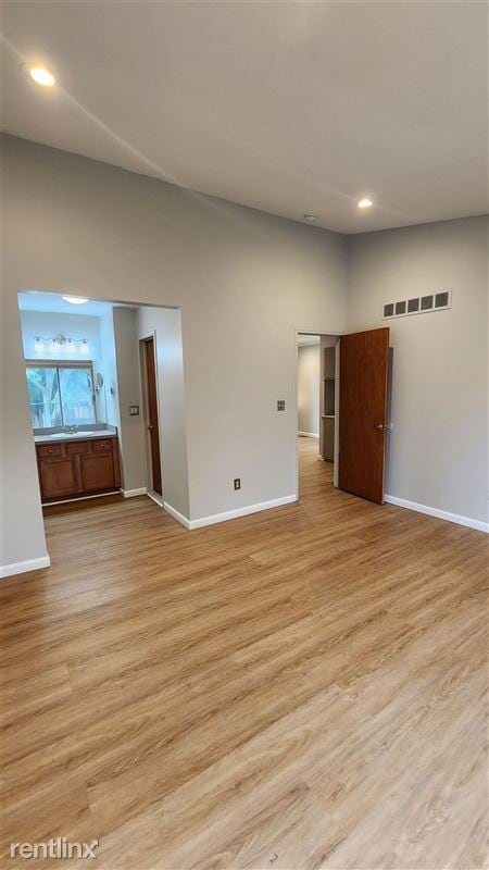 Building Photo - 3613 Burbank Dr