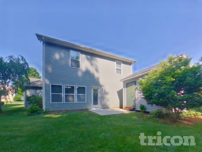 Building Photo - 121 English Oak Lane