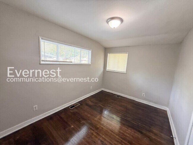 Building Photo - 1232 Oakwood St