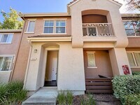 Building Photo - Beautiful Well Kept 2 Bedroom, 2 Bathroom in Roseville!