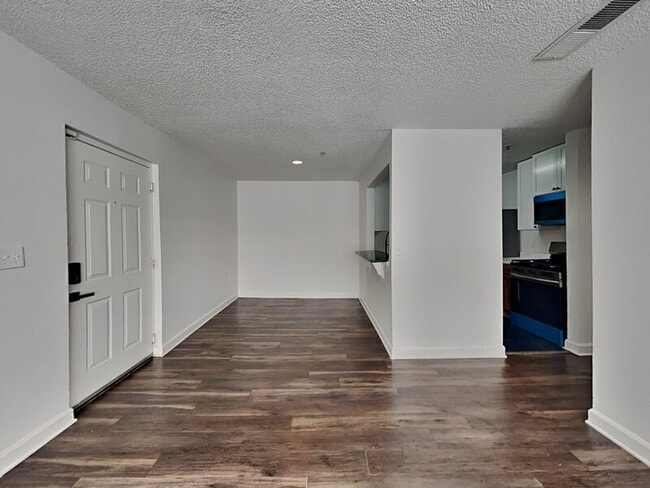 Building Photo - 2059 Dixie Belle Dr