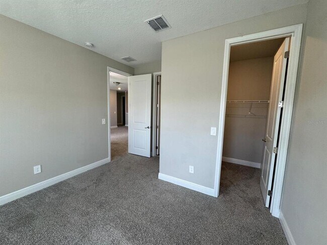 Building Photo - 16405 Silver Brk Wy