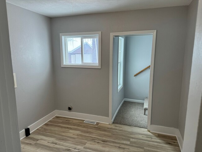 Building Photo - 3 Bedroom with a Possible 4th Bay City Ren...