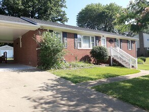 Building Photo - 3 bedroom 2 bath ranch style home