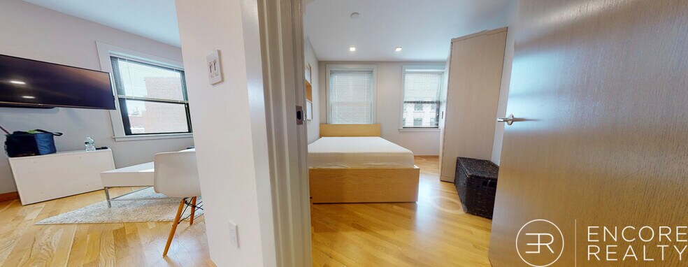 Building Photo - 115 Mt Auburn St