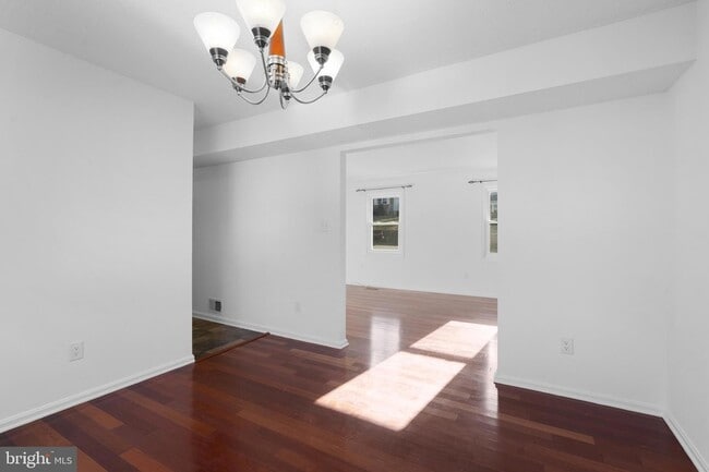 Building Photo - 2636 East Side Dr