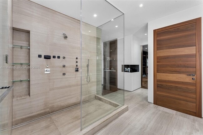 Building Photo - 528 Lakeview Ct