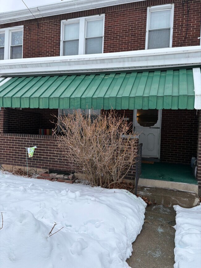 Building Photo - 3322 Parkview Ave