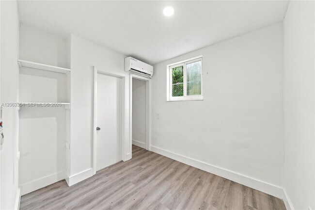 Building Photo - 128 NW 9th Ave