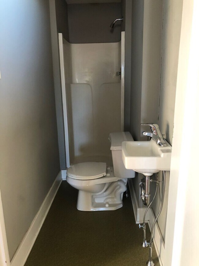 Building Photo - 104 West Chestnut