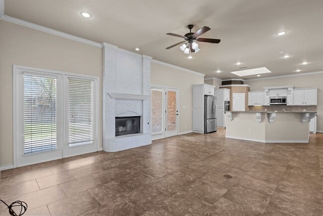 Building Photo - 5009 Woodhollow Dr