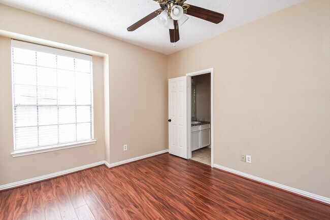 Building Photo - 8888 Benning Dr