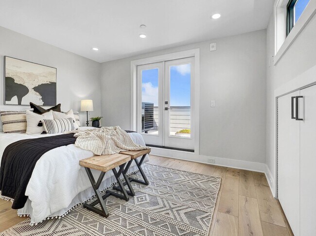 Building Photo - 1026 18th St NE