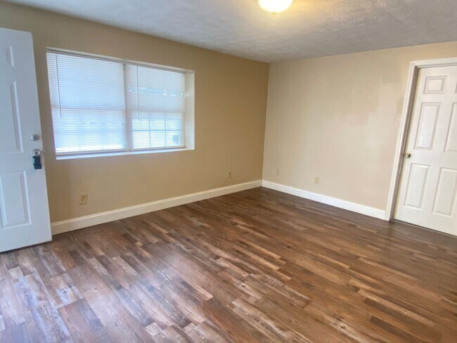 Building Photo - 413 N Church # 2