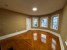 Building Photo - 136 Nye St