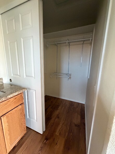 Building Photo - 3934 E Park Ave