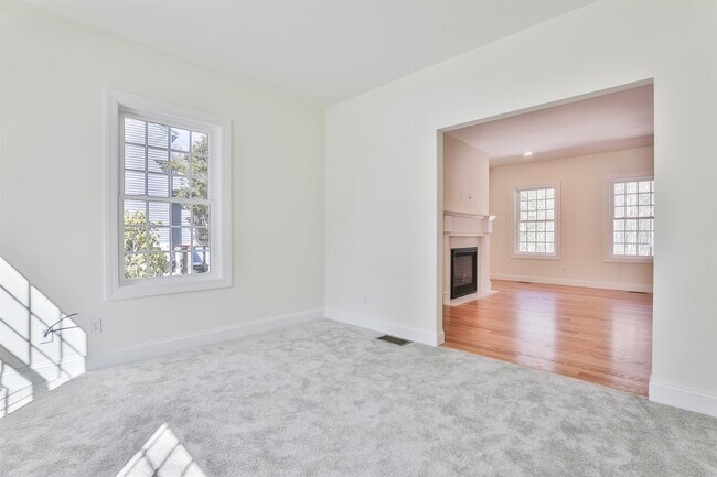 Building Photo - 22 Reeds Ferry Way