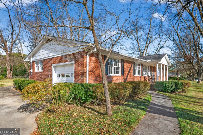 Building Photo - 741 East Ave