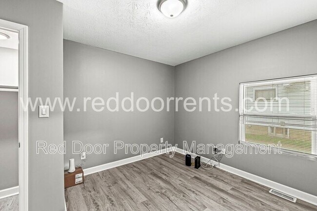 Building Photo - 3340 N Sherman Dr