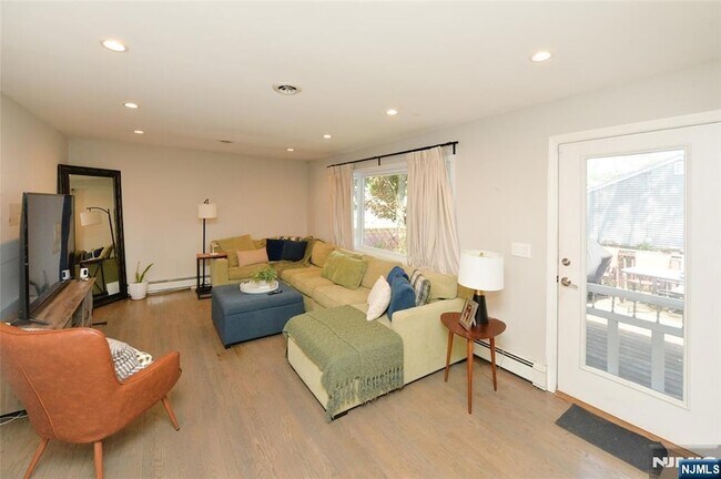 Building Photo - 5-15 Dorothy Street Unit 1X