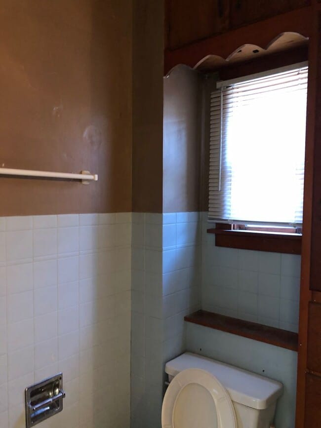 Building Photo - 2 BR/1 BA home