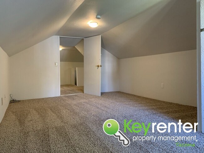 Building Photo - Charming Tacoma Craftsman House!