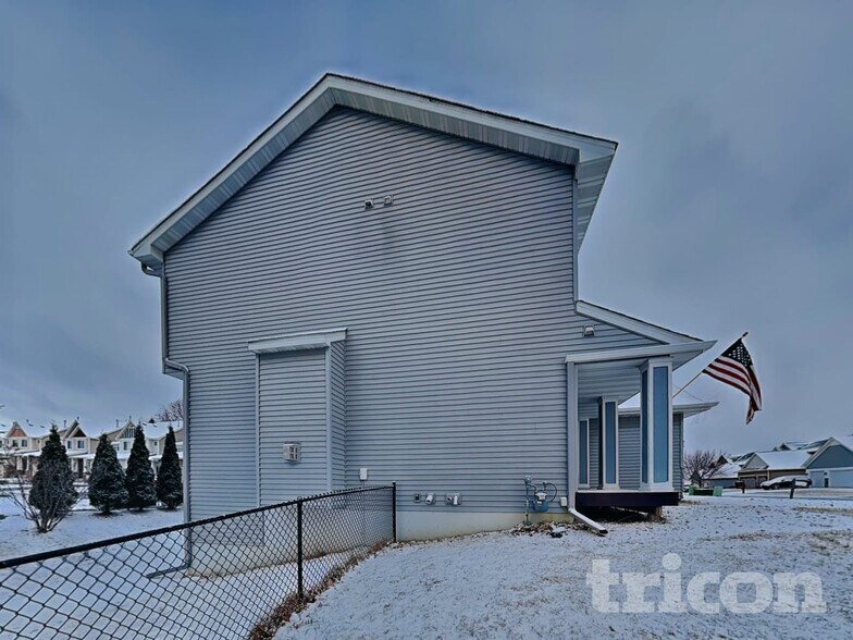 Building Photo - 21444 Hytrail Cir