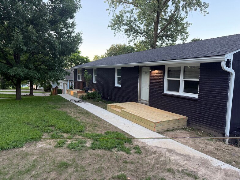 Building Photo - 5115 N Bellaire Ave