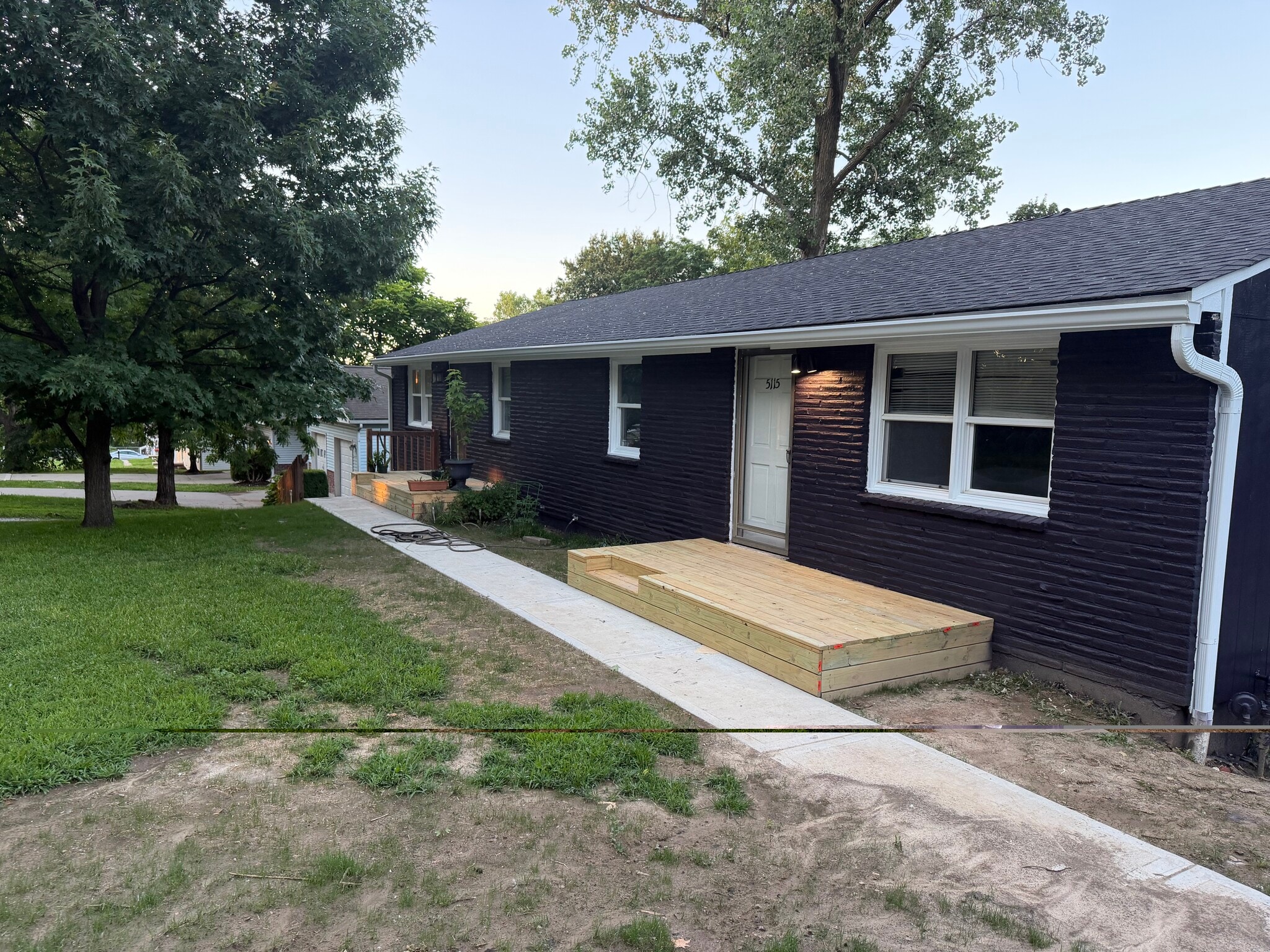 Building Photo - 5115 N Bellaire Ave