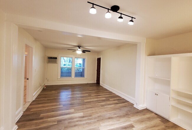 Living Room - 2140 Secoffee St