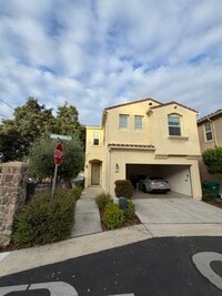 Building Photo - Beautiful home for rent in Atascadero