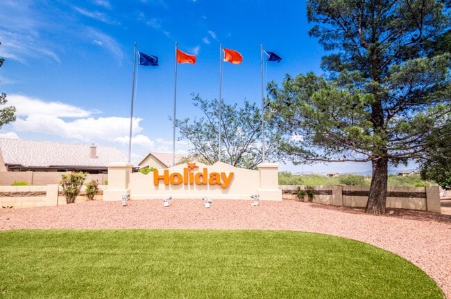 Building Photo - Great Open Floor Plan 3 Bedroom, 2 Bath, Central A/C in Holiday Subdivision!