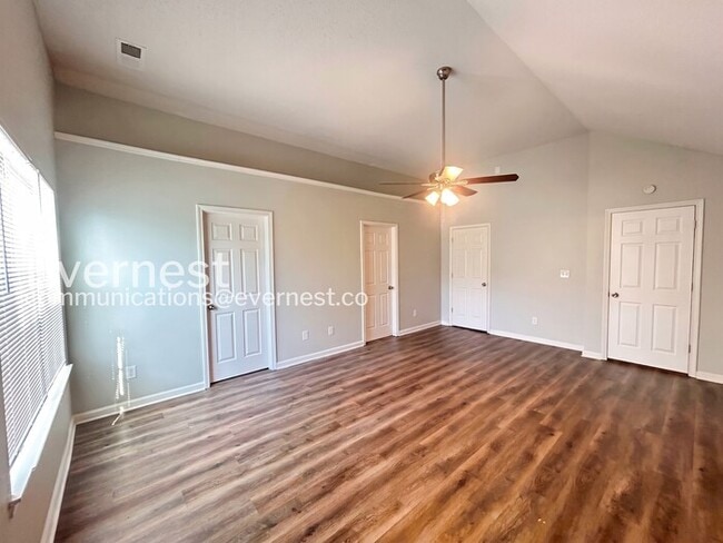 Building Photo - 5544 Bluegrass Dr