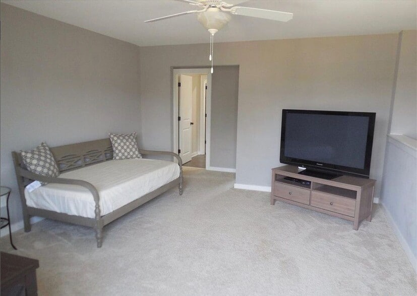 Building Photo - 5211 Park Side Cir