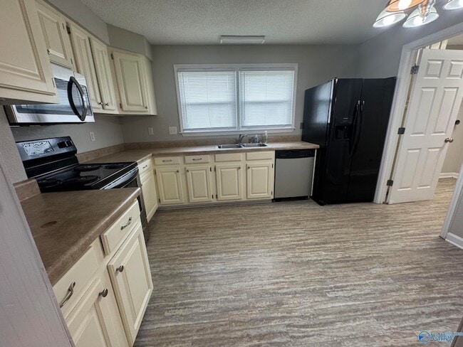 Building Photo - 17439 Morgan Dr